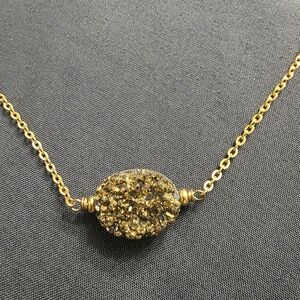 Estate - Gold Tone - Necklace with Druzzy Stone Pendant - Item 445